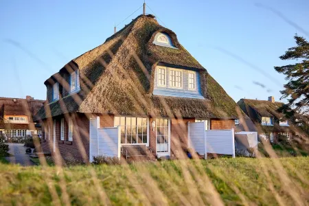 KEITUM unique POOL I VIEW I GARDEN