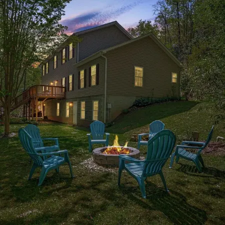 3 minutes to Pisgah Forest Entrance! - Game room - Fire pit
