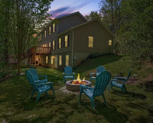 3 minutes to Pisgah Forest Entrance! - Game room - Fire pit Hotels in Boyd