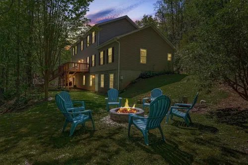 3 minutes to Pisgah Forest Entrance! - Game room - Fire pit