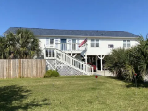 Partial Ocean View! Fenced Yard Bring Doggo. WaterFront Dock Fishing