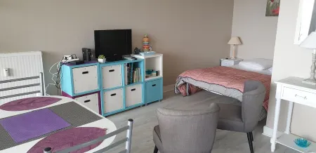 Joli Studio Avec Grand Balcon vue mer Отели в г. Конкарно