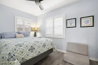 Beachfront 2 Bedroom Condo on Casey Key