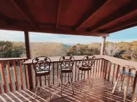 Mata'Zamo Cliffside Cabin, 1000 Acres Hiking Trails, Farm Animals, Family Fun! - 4-Star