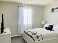 Spacious 2Br Apartment w/ Balcony • Free Parking • Near Upmc Hotels in Monroeville