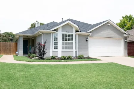 Texas Roots: King Beds - 6 Minutes to Downtown McKinney- Sleeps 6 - Remodeled