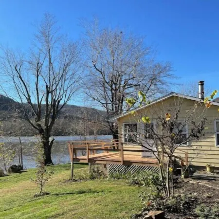 Riverside cabin in NRG National Park & Preserve