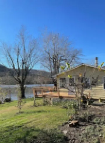 Riverside cabin in NRG National Park & Preserve