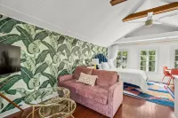 The Julia Place Carriage House-Walk downtown from old Florida glam!