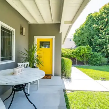 Close to Downtown! Gorgeous MidCentury w/fire pit