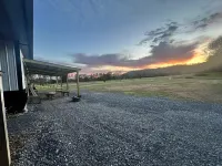 Spacious barndominium on scenic farmland. 5 miles from Guntersville boat ramp!