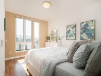 Views of the Space Needle & Lake Union w/ Parking! Hotels in Eastlake