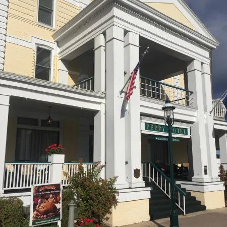 Petoskey in-Town Home Short Walk to: Shopping/Food/Waterfront. Long-Time Hosts.