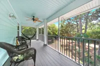 Island Home within the Pines and Palms; Kayaks, Bikes, and Inviting Porches~