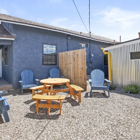 Downtown Blue Bungalow w/Fully Fenced Yard, AC, W/D, 3 Smart TVs, Den, Fast WiFi