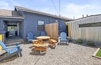 Downtown Blue Bungalow w/Fully Fenced Yard, AC, W/D, 3 Smart TVs, Den, Fast WiFi