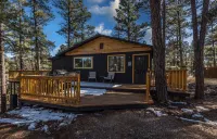 Peaceful Show Low Cabin in the pines! 3 min to the lake!