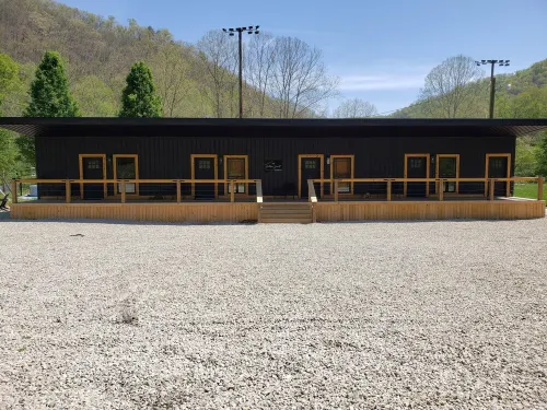 Hidden Jewell Studio Suite #2 - 2Bd/1BA Kitchenette & Washer/Dryer on Outlaws