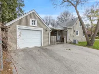 5-Min Walk to MSU — 1GB Fiber, EV Garage & Patio Hotels in East Lansing