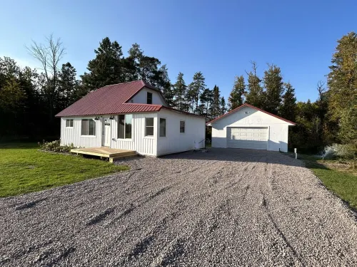 Stunning Remodeled Cabin Near Snowmobile/Orv Trails w/ Firepit Retreat - シャレー