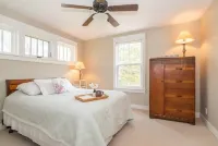 Walloon Escapes! GameRoom! Lakefront! Pets! Fireplace!Fall Colors!Boyne Mountain Hotels in Bear Creek Township