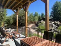 2 Kg Beds+ Walk to Ponds, Pool, Hot Tub&River. Short Drive to Rmnp & Winter Park