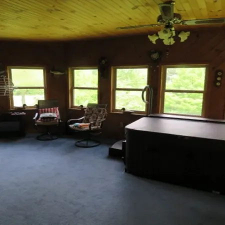 2-Bedroom Vacation Home Minutes Away from Greencastle and Depauw Campus