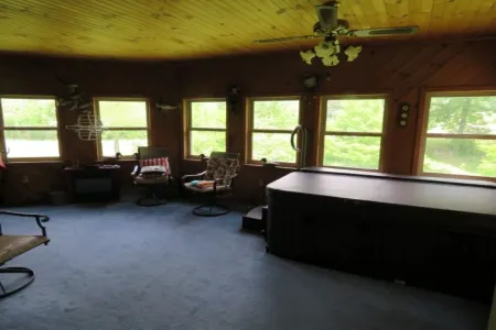 2-Bedroom Vacation Home Minutes Away from Greencastle and Depauw Campus