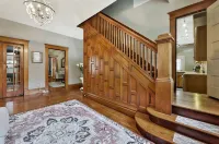Home by the river, 5 Bedrooms, 5-minute walk to Children Museum, POOL TABLE! - Boutique