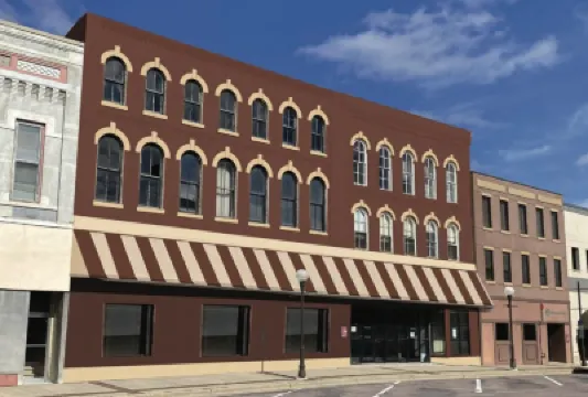 Cozy 1 bedroom apartment located in beautiful downtown New Ulm Mn. Hotel a 