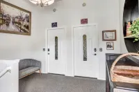 The Executive Suite- Apartment near the river!