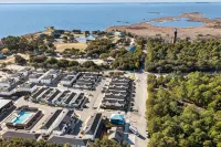 King & Bunk Beds, Beach Parking Pass, & Pets Stay Free Hotels in Corolla