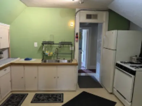 Cozy 2-bedroom apartment with WiFi, AC in welcoming Spring Green