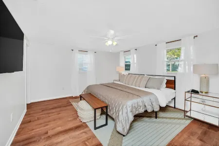 5BR/4B Tampa Bay Resort Style Private Pool Oasis