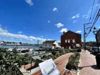 Lovely 1-bedroom in downtown Portsmouth steps to everything!