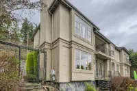 Stunning Luxury Waterfront Home Hotels near Rose Hill Meadows Park