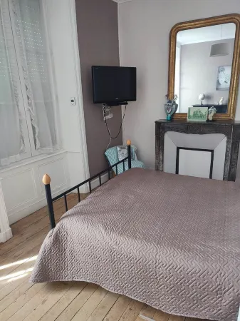 Maison de Ville au Bord de mer et des Plages du Débarquement Отели рядом с достопримечательностью «Camping Capfun Joncal»