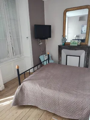 Maison de Ville au Bord de mer et des Plages du Débarquement Hotels in Grandcamp-Maisy