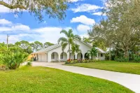 Peaceful and Spacious Pool home in Jensen Beach! RV-Boat Prkg-Fenced Yrd