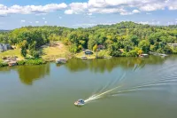 Lavish Lake Getaway W/18 Views+ Boat Dock