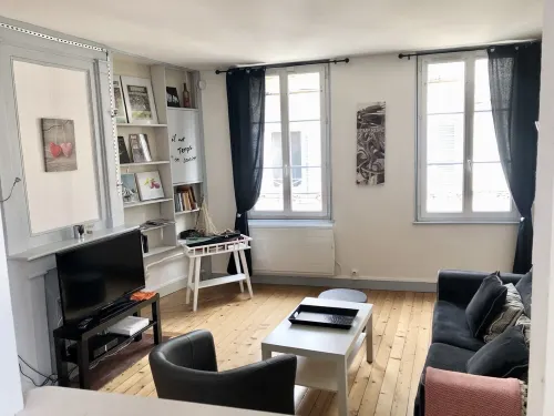 charming apartment in downtown Honfleur