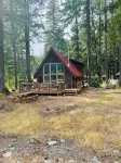 Riverfront and mountain view cabin with WiFi in Packwood Hotels near La Wis Wis Campground