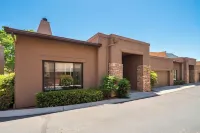 Red Rock Views! Pool~Pickleball~Hike~Golf, Deck Overlooks the 9th Green! Sedona
