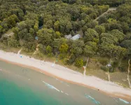 Lake Michigan Cottage Retreat – Private Beach & Unforgettable Views