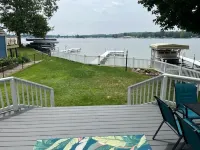 Huge waterfront lake house on Manitou- perfect year round retreat, sleeps 10 Hotels in Rochester