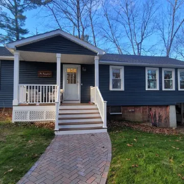 The Bungalow at Eagleville Lake Under 3 miles to UCONN!