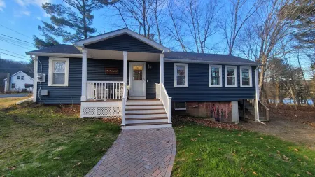 The Bungalow at Eagleville Lake Under 3 miles to UCONN!