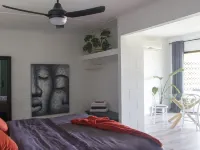 Lake Bonney Views - Cabin Retreat Hotels in Barmera
