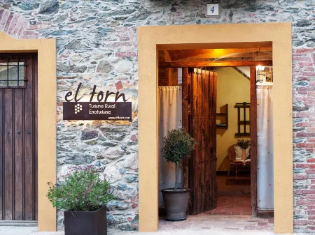 Beautiful stone house, 4 double rooms each.