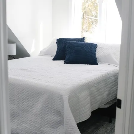 Newly Renovated Waterfront Cabin